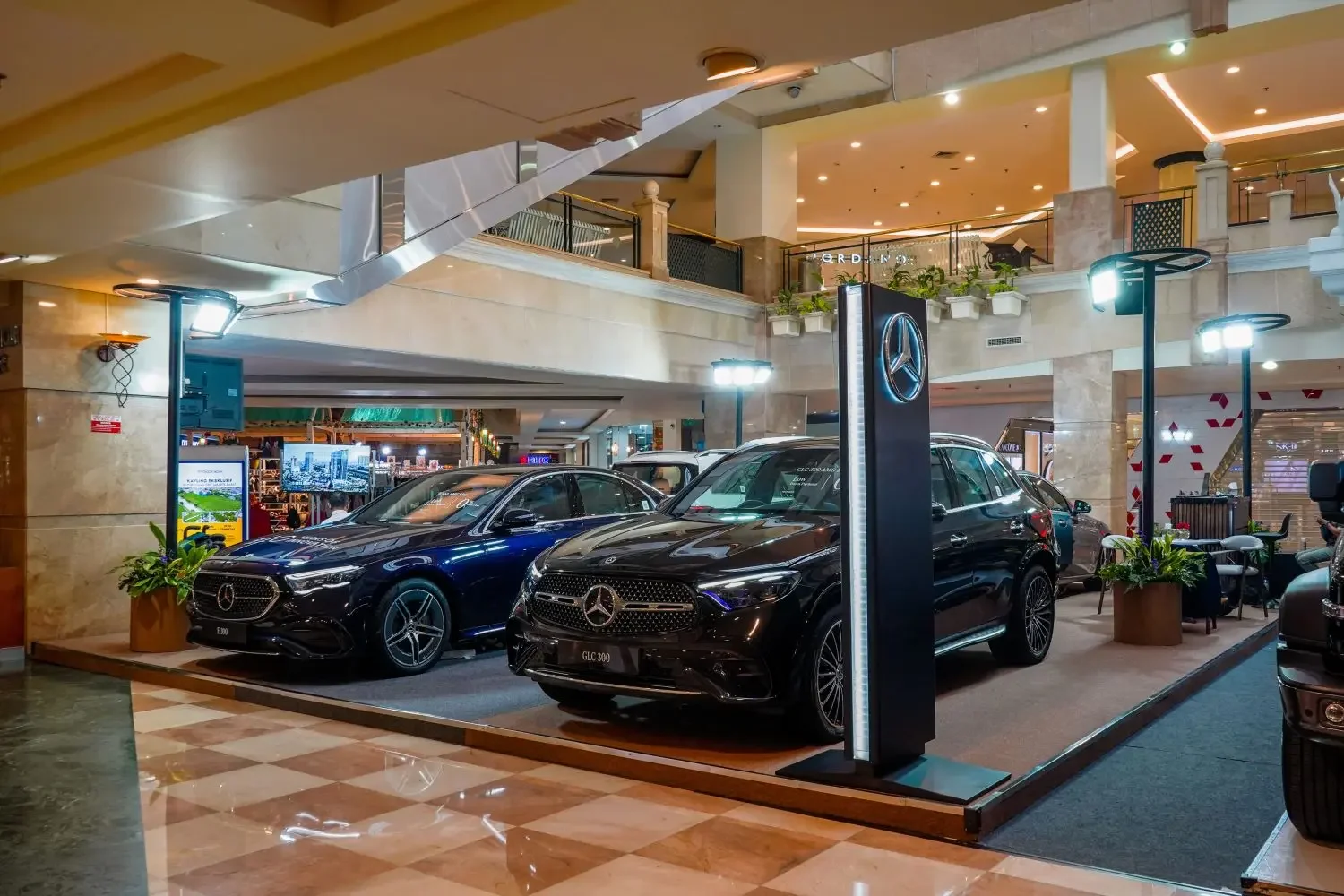 Mercedes-Benz Road Star Puri Mall