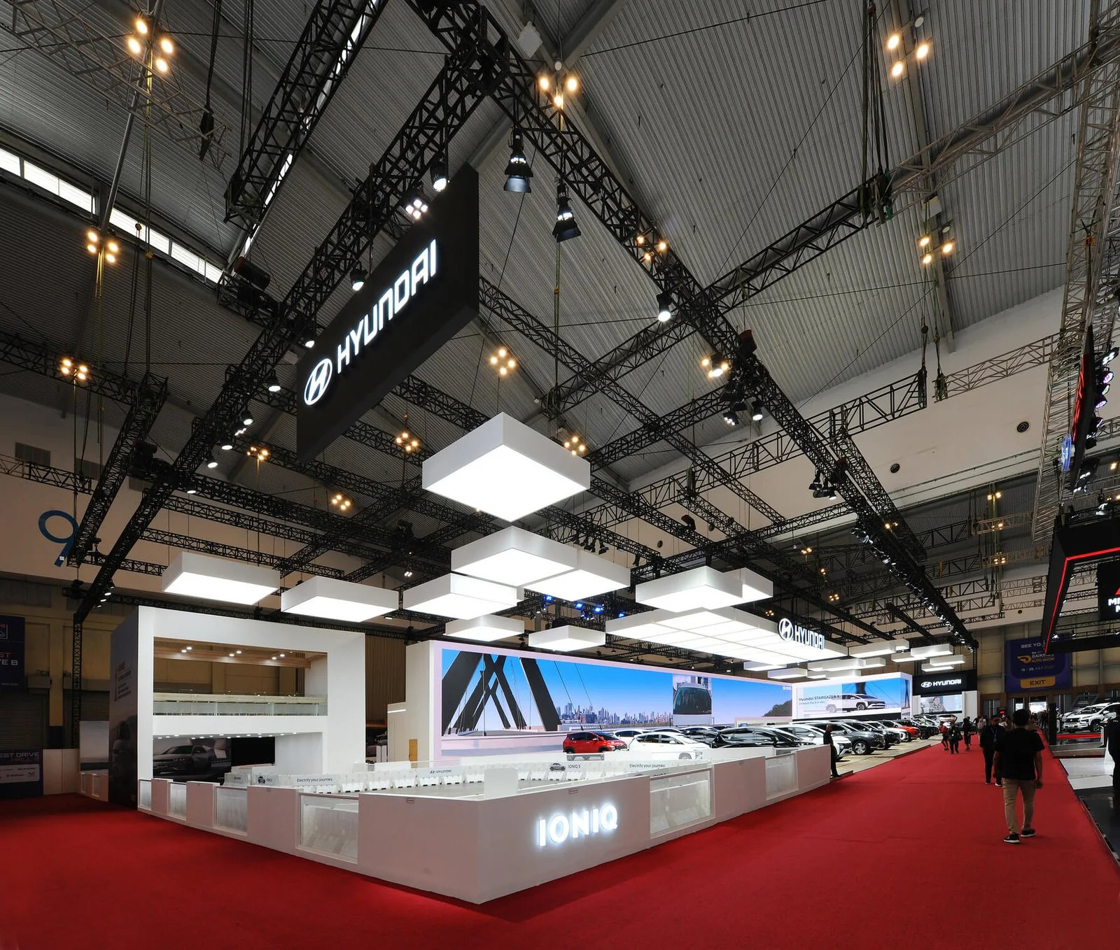 INNOVATE YOUR
EXHIBITION